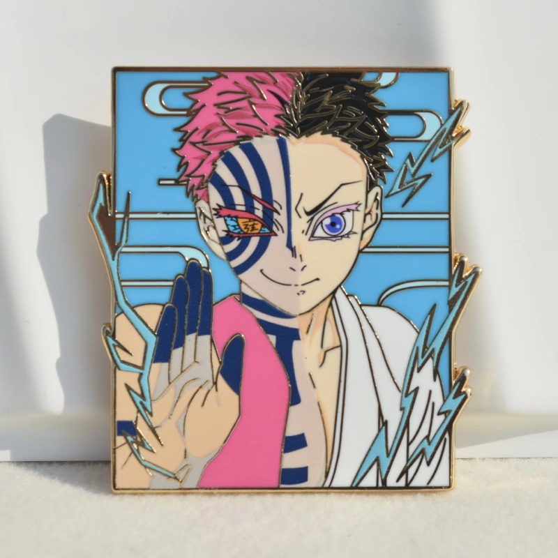 Spilla in metallo con smalto D - Anime Merchandise Bag recensione e prezzo