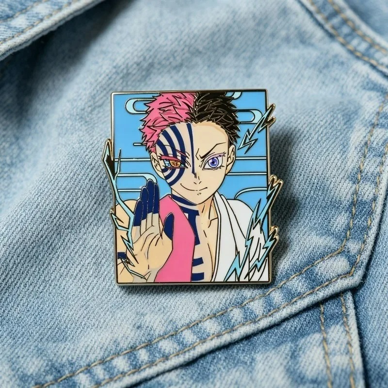 Spilla in metallo con smalto D - Anime Merchandise Bag recensione e prezzo