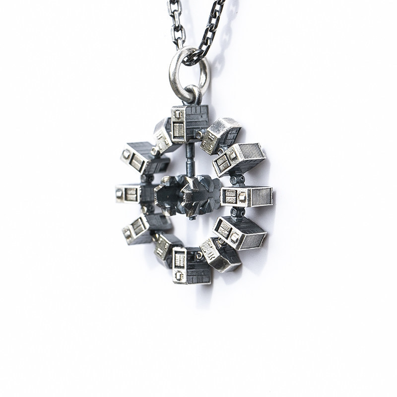 Collana con ciondolo modello S - Unique Anime Merchandise recensione e prezzo